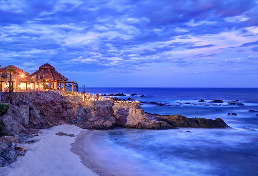Esperanza Auberge Resorts Collection in Los Cabos, Mexico. Evening shoot, on a beachfront cliff, overlooking the ocean.