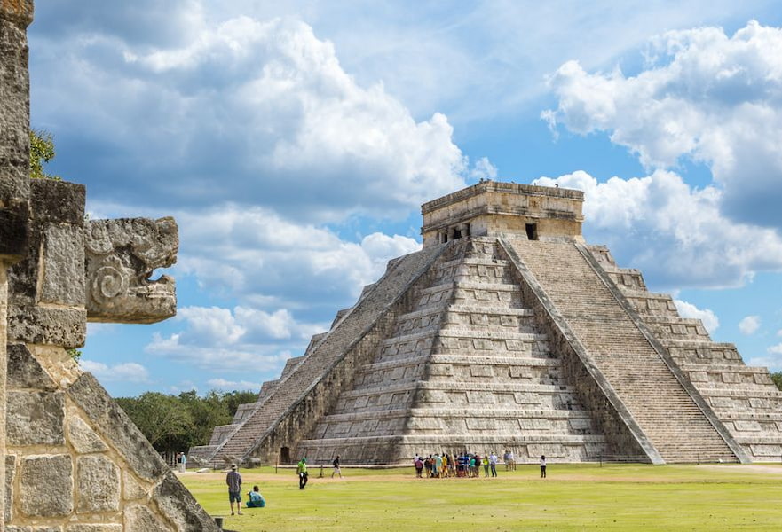 Panoramic view of ancient ruins in Chichen Itzá, Quintana Roo, Mexico